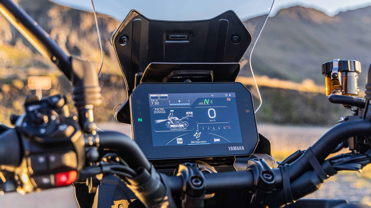 The new TFT dash of the Tracer 9